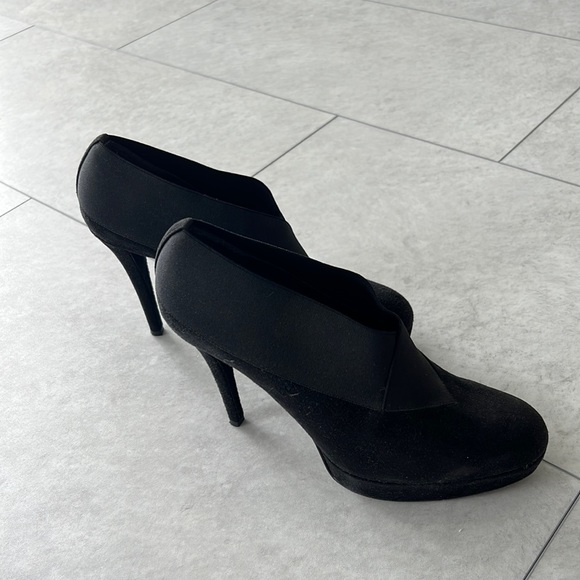 Stuart Weitzman Booties - size 9 - Picture 1 of 7